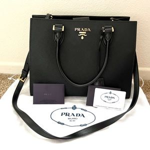 Like New Prada Saffiano/Lamb leather Black Bag